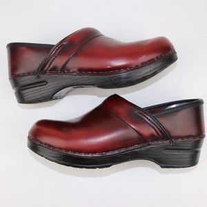 Dansko red professional nursing clogs mules